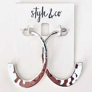 NWT Gorgeous Style & Co Large Silver Hammered Shinny “C” Shape Hoops earrings